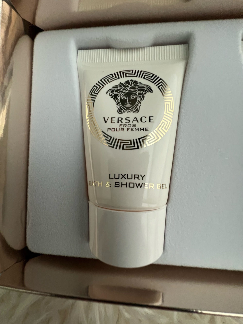Versace Eros Pour Femme 3-Piece
Miniature Gift Set - Picture 2 of 4